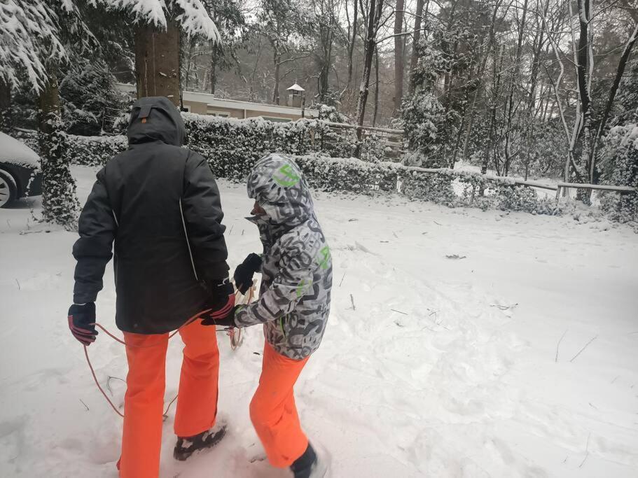 Kindvriendelijke Bungalow In Het Bos Bij Zwemmeer. Vilsteren Dış mekan fotoğraf