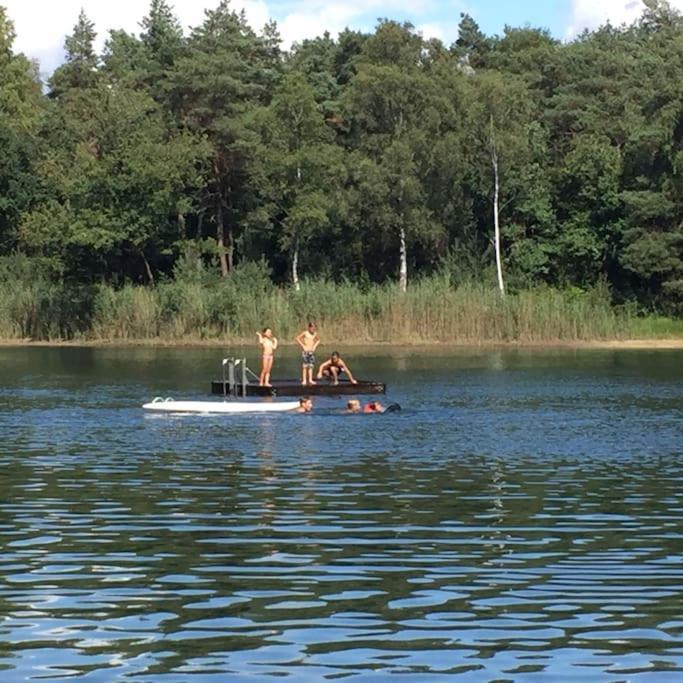 Kindvriendelijke Bungalow In Het Bos Bij Zwemmeer. Vilsteren Dış mekan fotoğraf